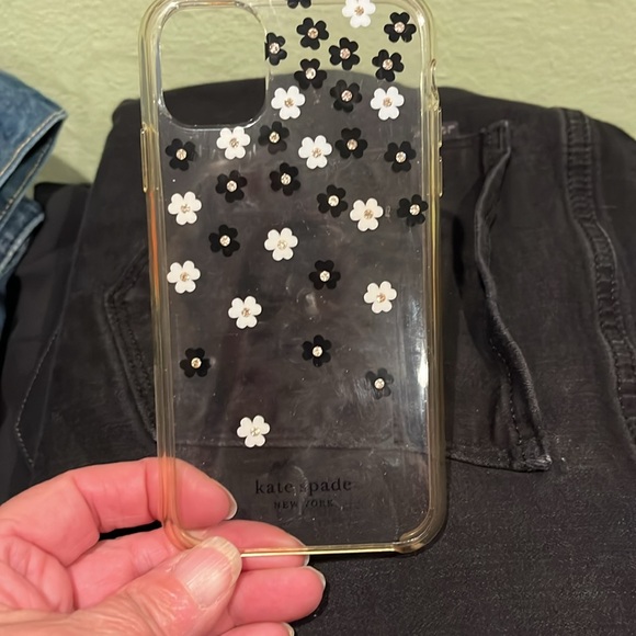 Assorted iPhone 11 Cases - Picture 16 of 16